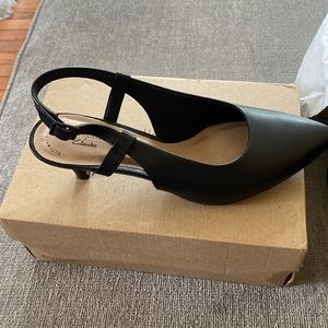 Clarks brand comfy heel with strap back